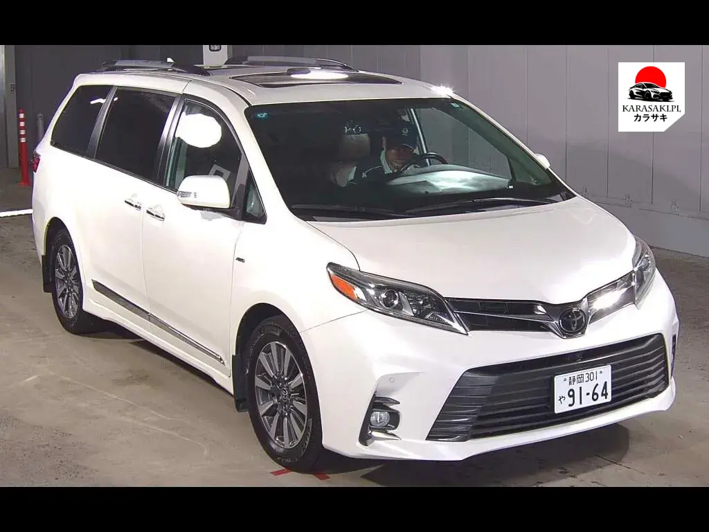America Toyota Sienna 2021 z aukcji japońskiej