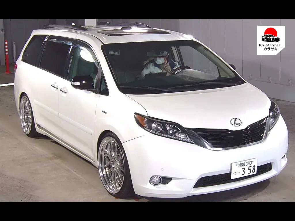 America Toyota Sienna 2021 z aukcji japońskiej