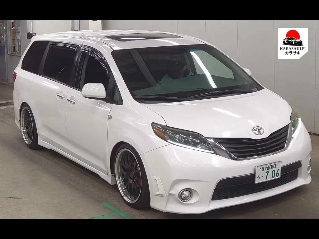 America Toyota Sienna 2015 z aukcji japońskiej