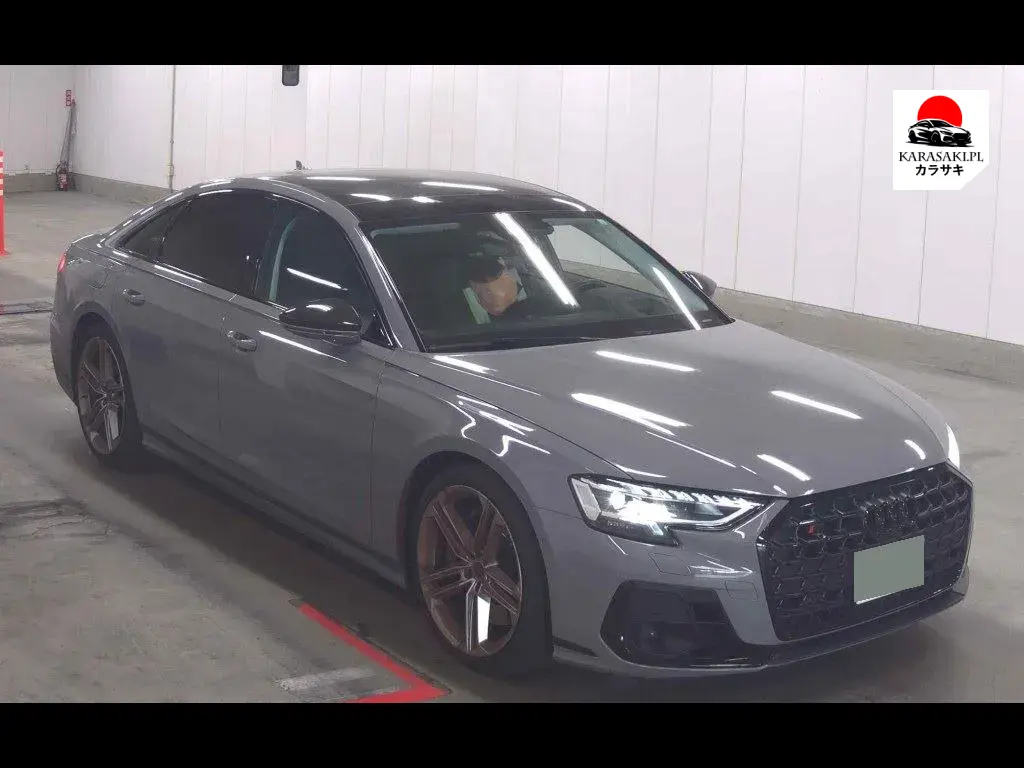 Audi S8 2023 з японського аукціону