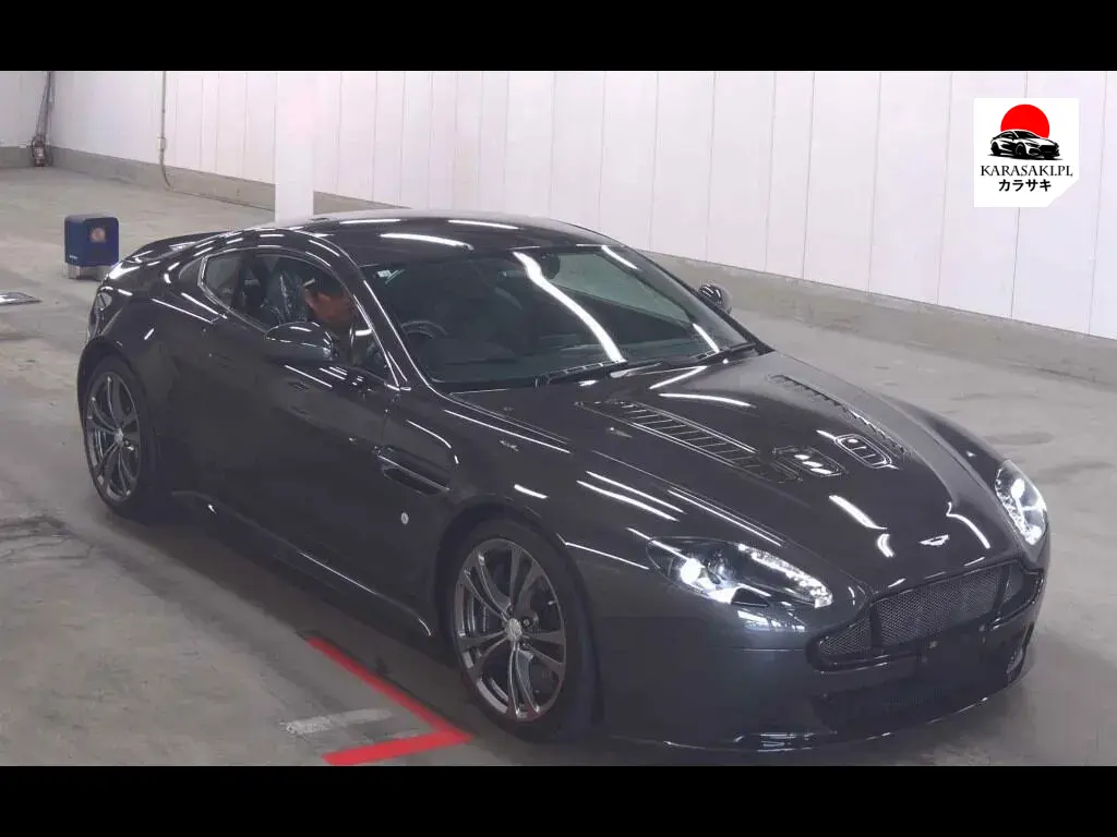 Aston Martin V12 Vantage 2016 z aukcji japońskiej