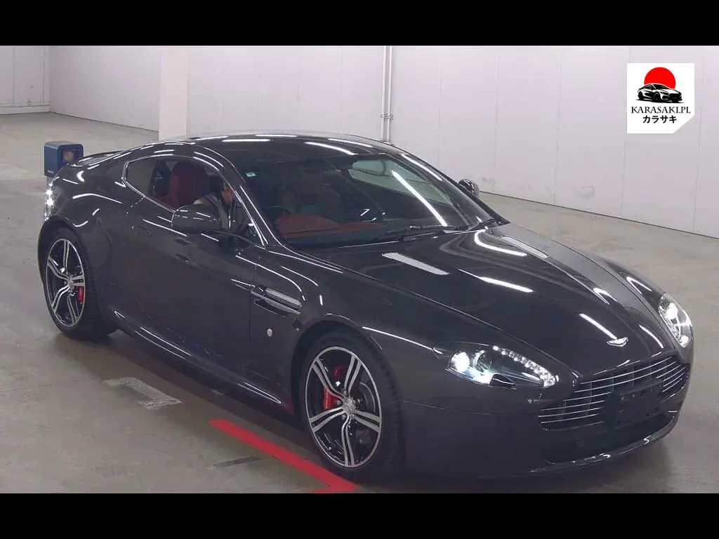Aston Martin V8 Vantage 2010 z aukcji japońskiej