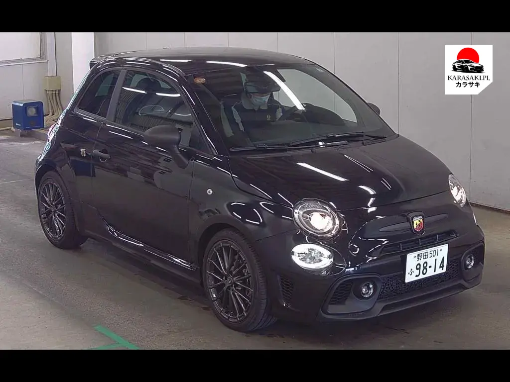Abarth 595 2025 z aukcji japońskiej