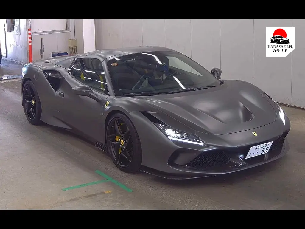 Ferrari F8 Spider 2022 z aukcji japońskiej