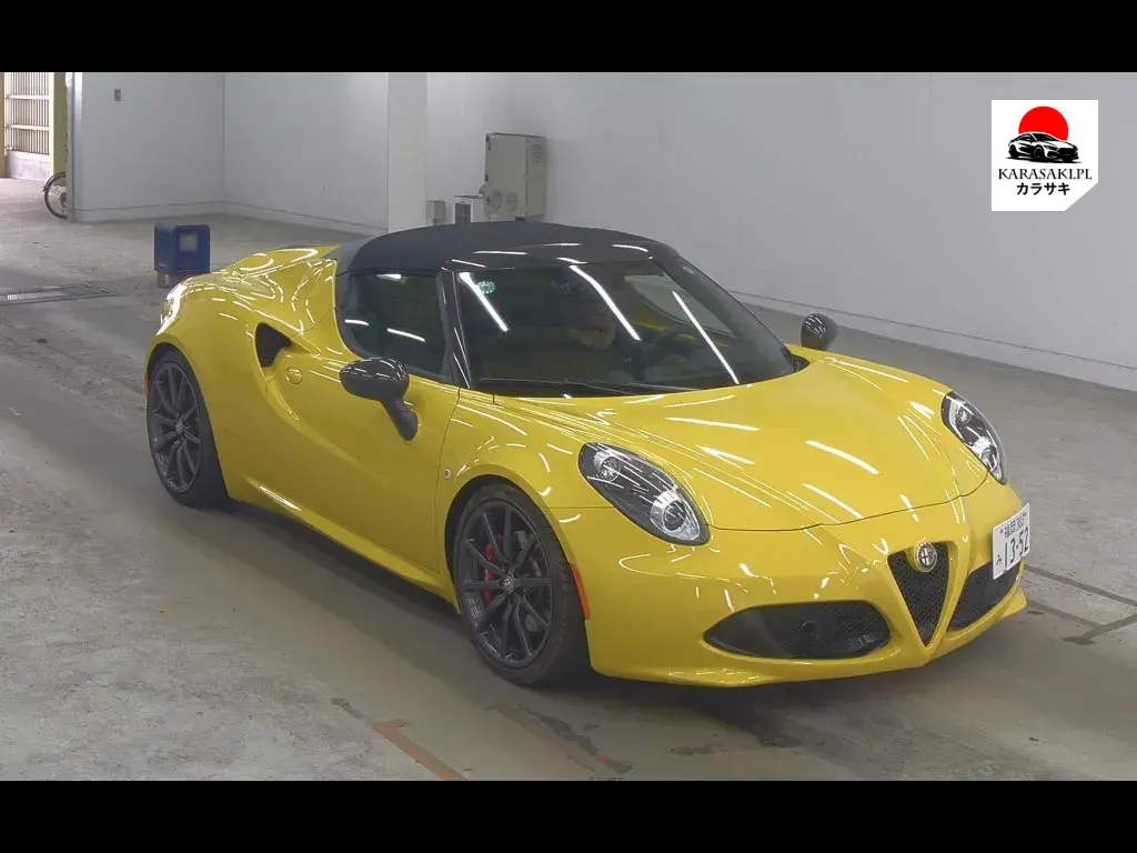 Alfa Romeo 4C Spider 2016 z aukcji japońskiej
