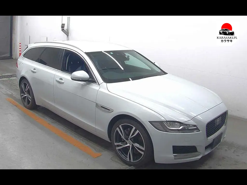 Jaguar XF Sportbrake 2018 z aukcji japońskiej