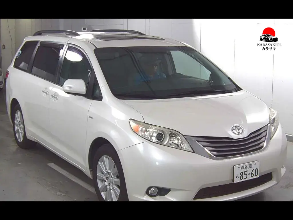 America Toyota Sienna 2017 z aukcji japońskiej