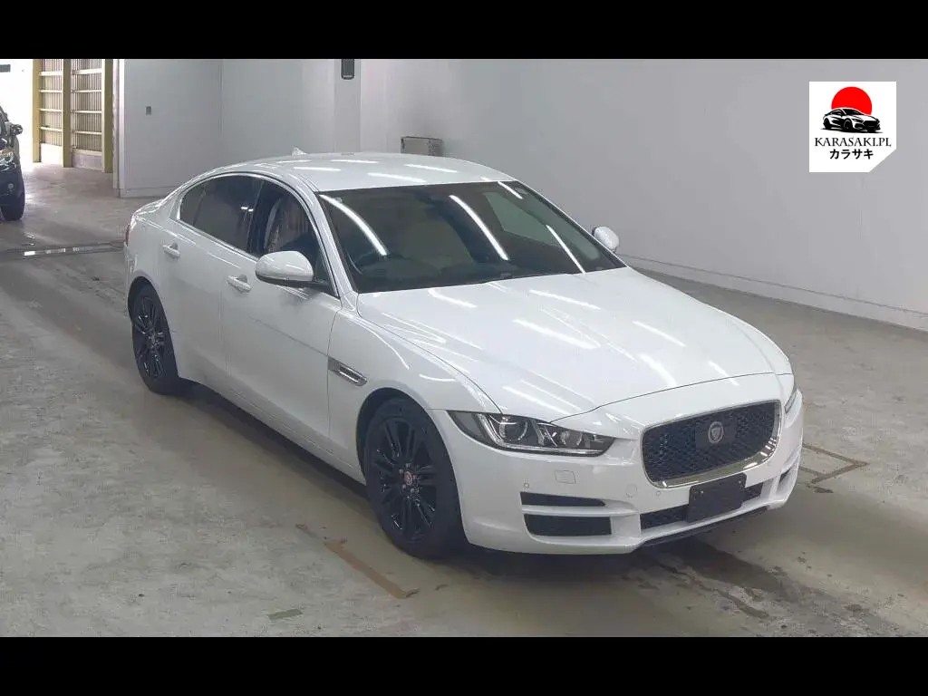 Jaguar Xe 2016 з японського аукціону