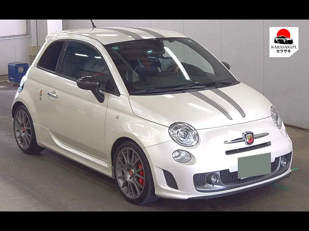 Abarth 695 Tributo Ferrari 2013 z aukcji japońskiej