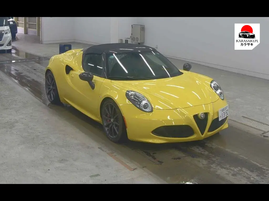 Alfa Romeo 4C Spider 2016 z aukcji japońskiej