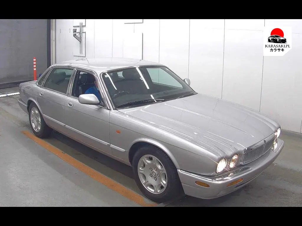 Jaguar Sovereign 2003 z aukcji japońskiej