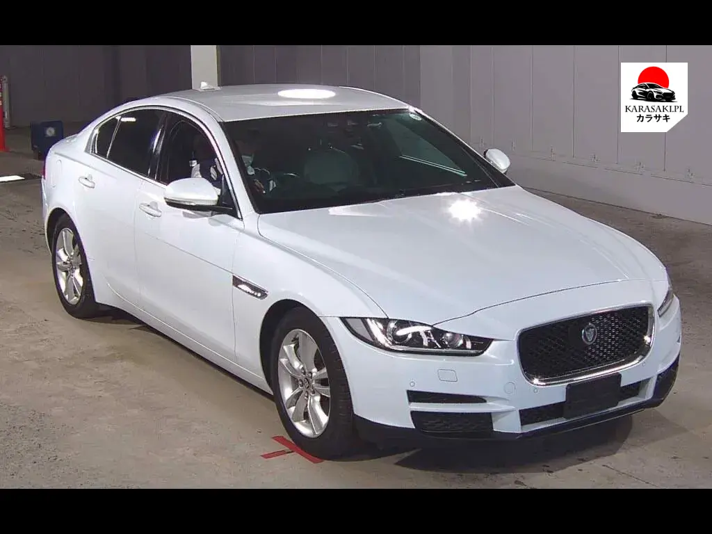 Jaguar Xe 2016 з японського аукціону