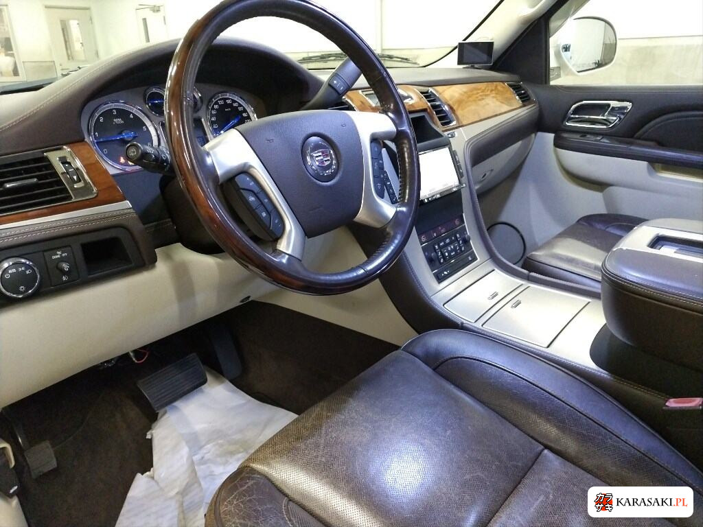 Cadillac Escalade 2012 z aukcji japońskiej