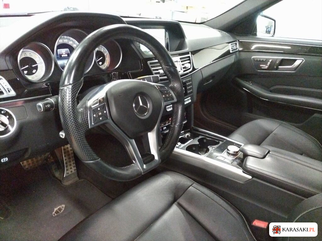 2013 Mercedes-Benz E-Class 4D 4WD E300 4MATIC Avantgarde AMG Sports P 5