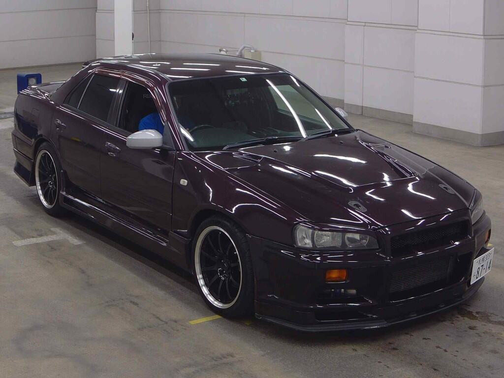 Nissan Skyline 2000 z aukcji japońskiej