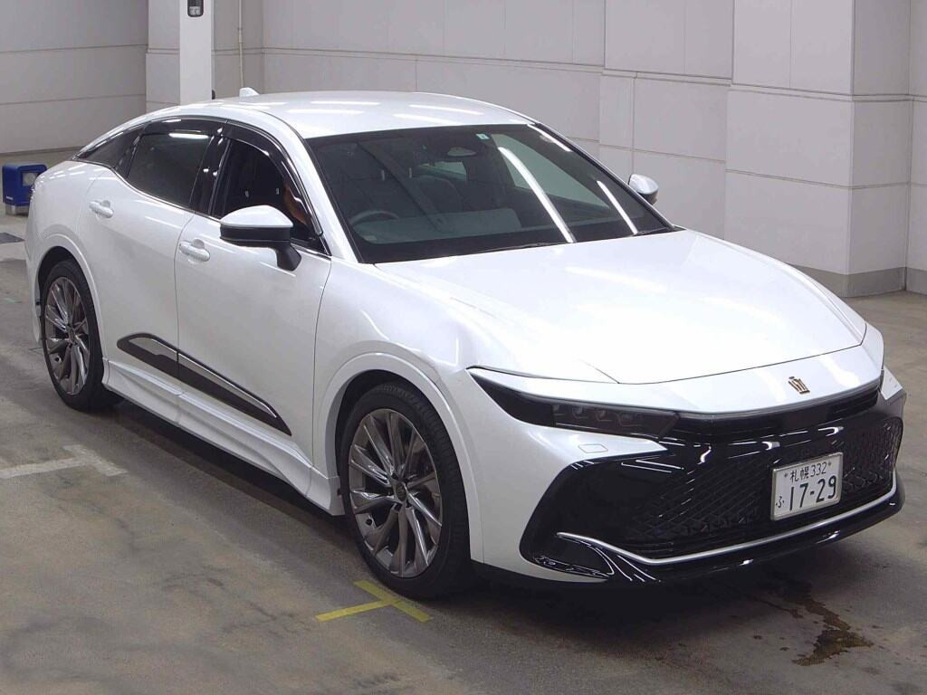 Toyota Crown Crossover 2023 z aukcji japońskiej