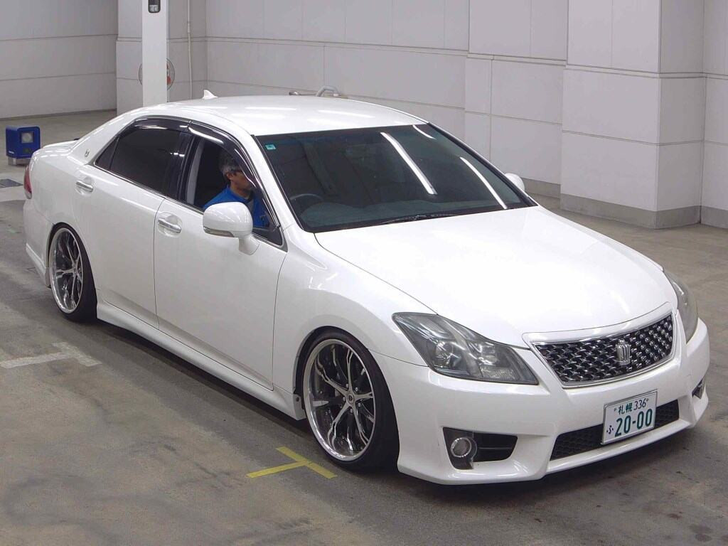 Toyota Crown 2010 z aukcji japońskiej