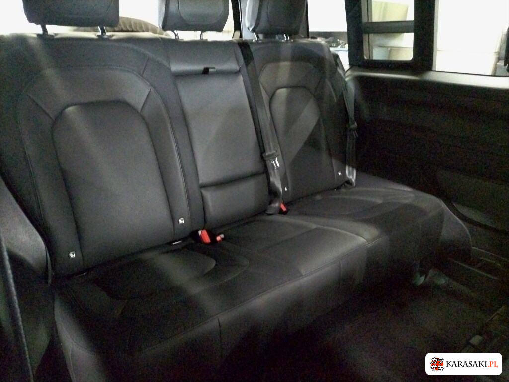 2023 Land Rover Defender 3D 4WD 90 X-Dynamic Se 6