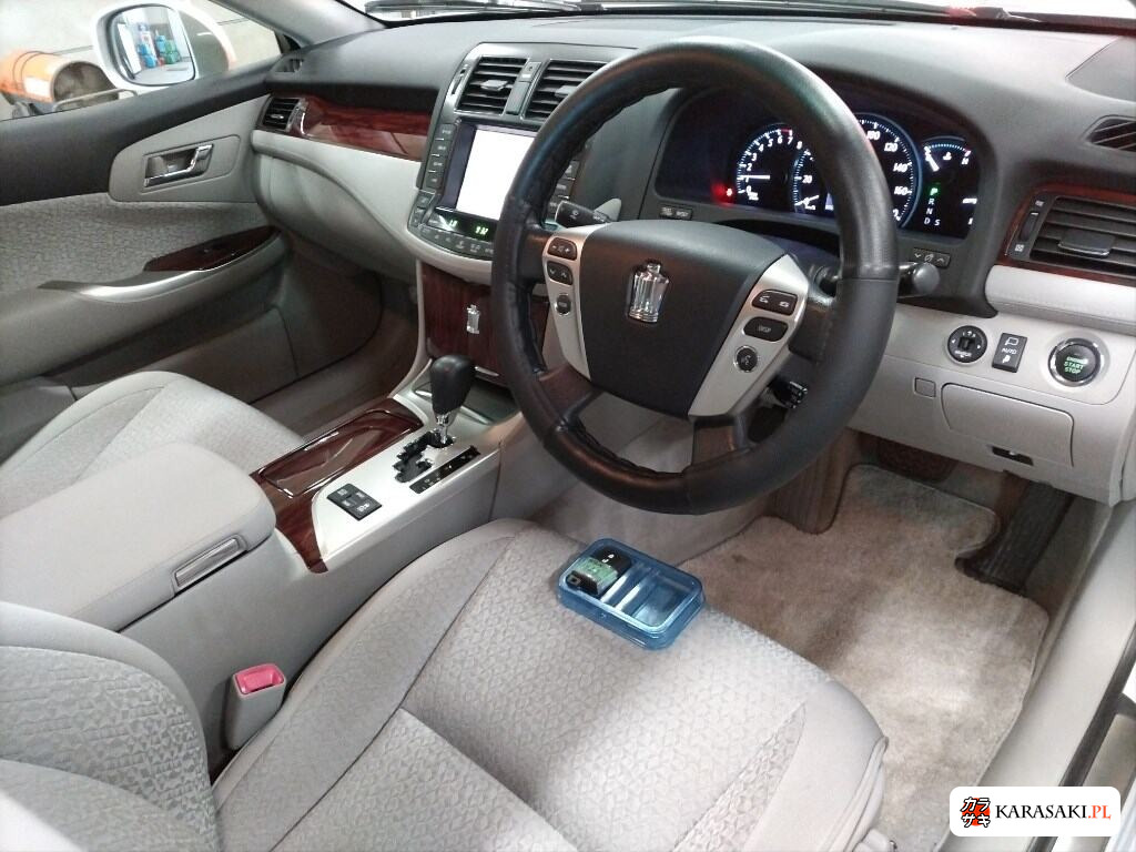Toyota Crown 2010 z aukcji japońskiej