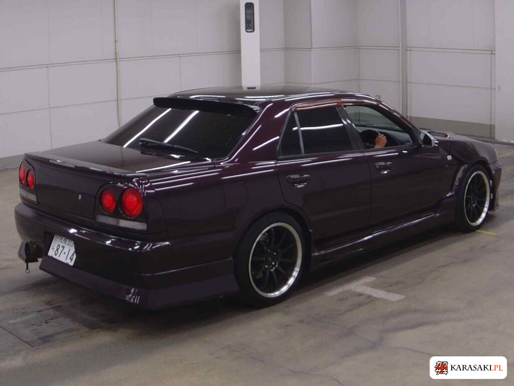 Nissan Skyline 2000 z aukcji japońskiej