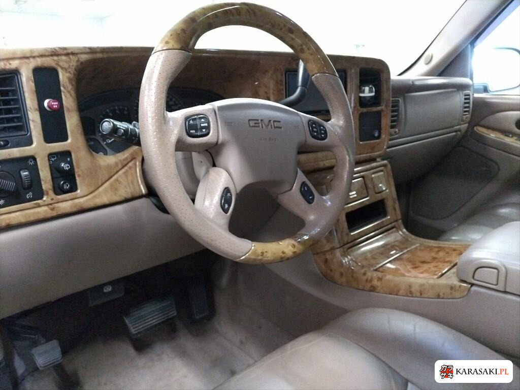2005 GMC Yukon 5D 4WD Denali 5