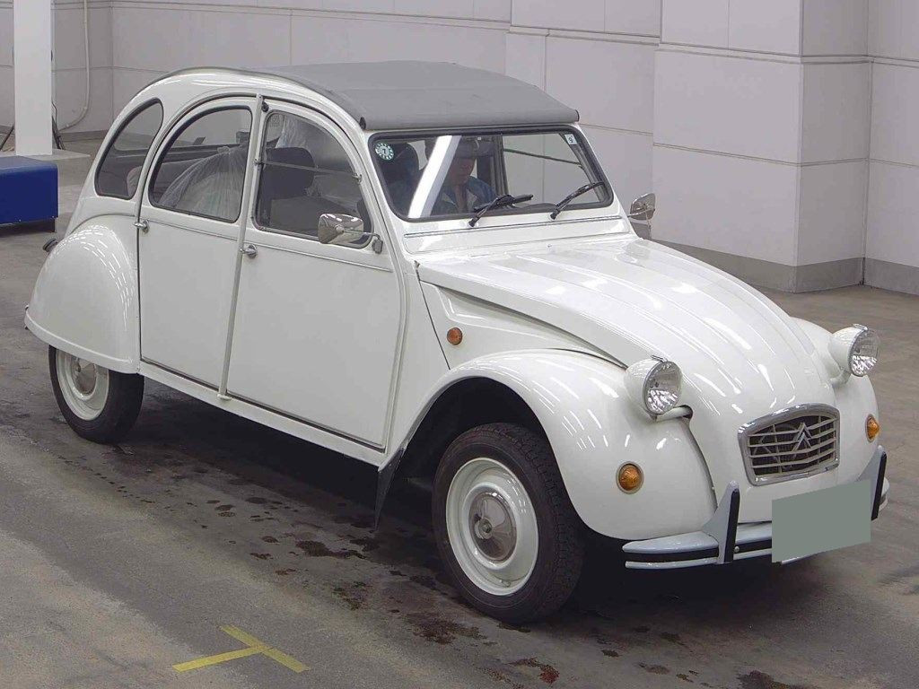 Citroen 2CV6 1984 z aukcji japońskiej