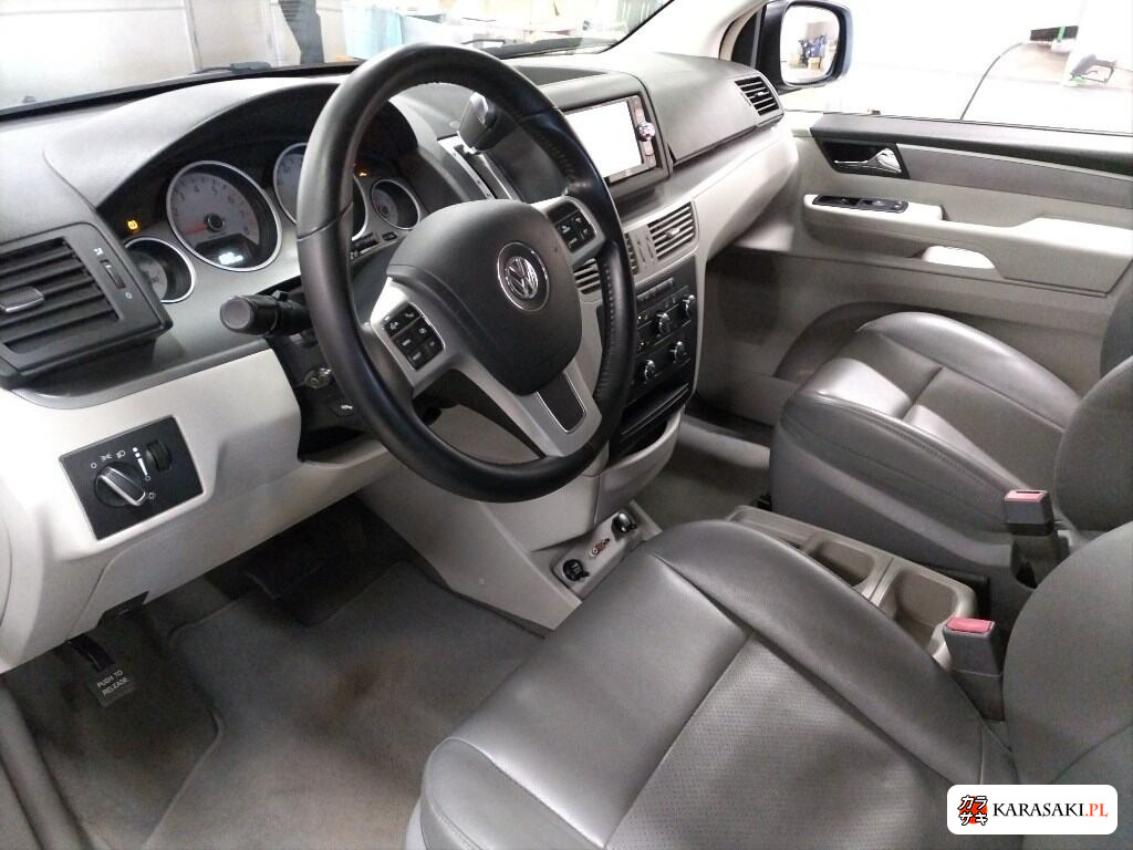 2012 Volkswagen Routan Se 5
