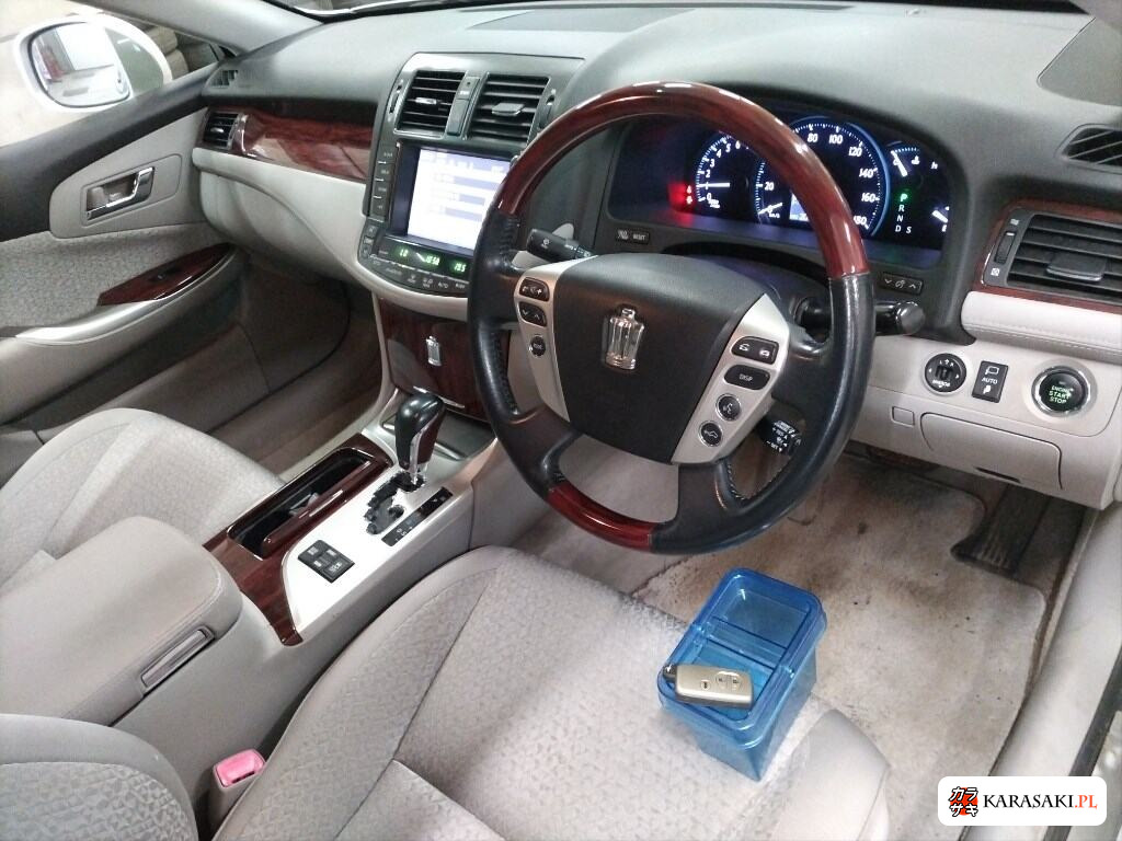 Toyota Crown 2011 z aukcji japońskiej