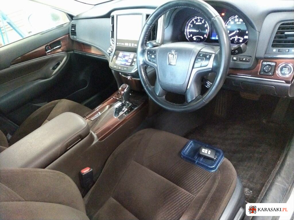 Toyota Crown 2015 z aukcji japońskiej