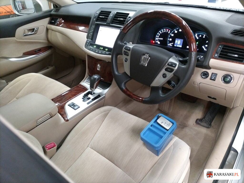 2012 Toyota Crown 4D 4WD 2.5 Royal Saloon I-Four Premium Edition 5