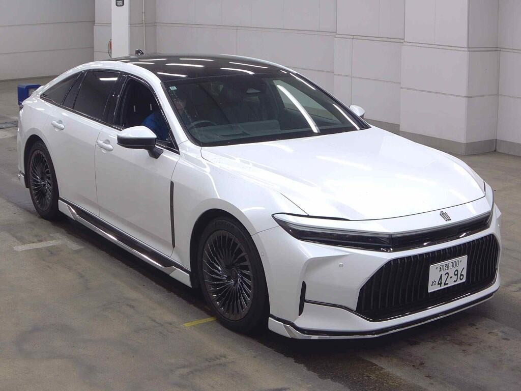 Toyota Crown 2024 z aukcji japońskiej