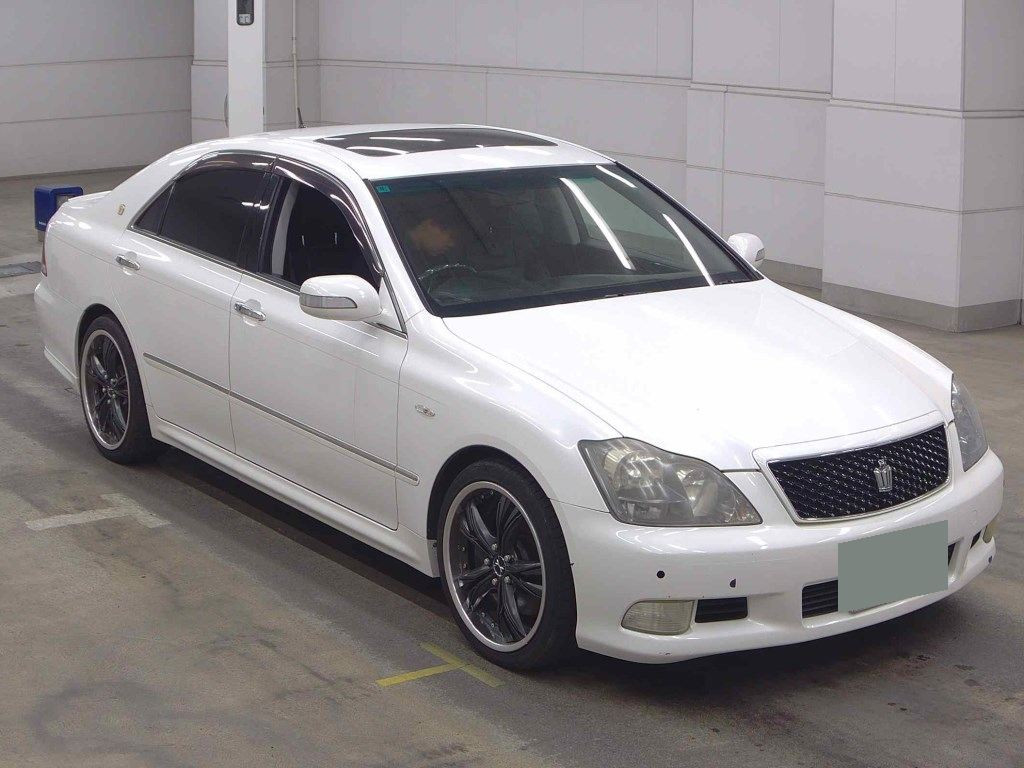 Toyota Crown 2006 from a Japanese auction