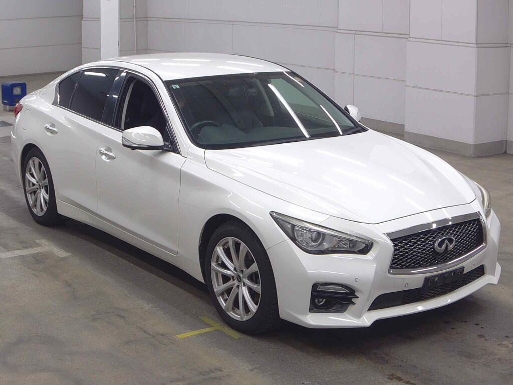 Nissan Skyline 2015 z aukcji japońskiej