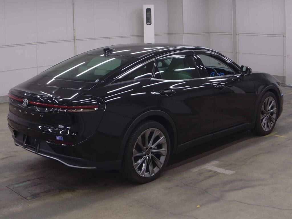 Toyota Crown Crossover 2023 z aukcji japońskiej