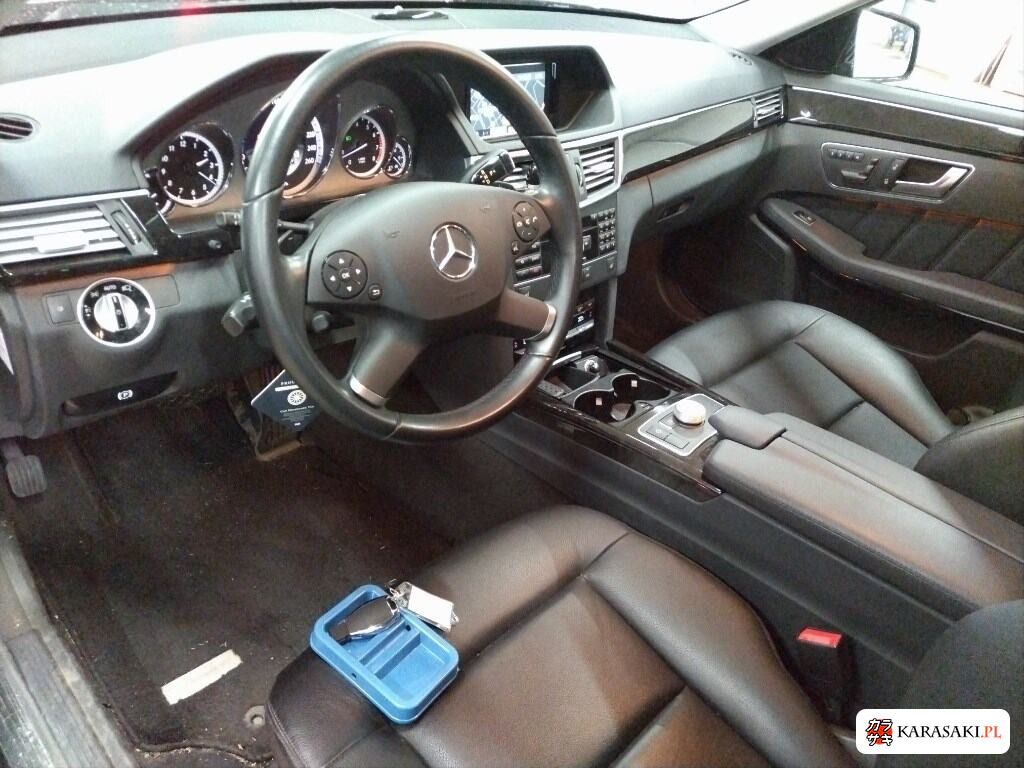 2011 Mercedes-Benz E-Class 4D 4WD E300 4MATIC Blueefficiency Avantgarde 5