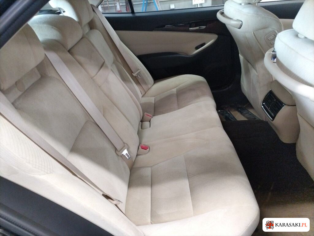 Toyota Crown 2017 z aukcji japońskiej