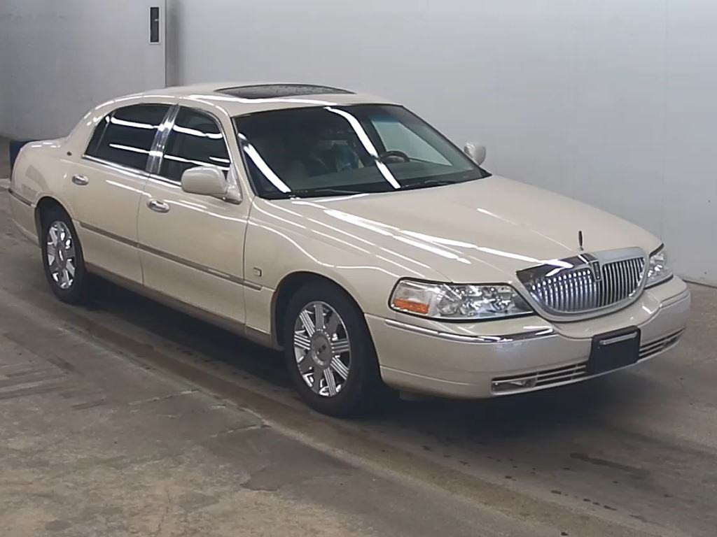 Lincoln Towncar 2006 z aukcji japońskiej