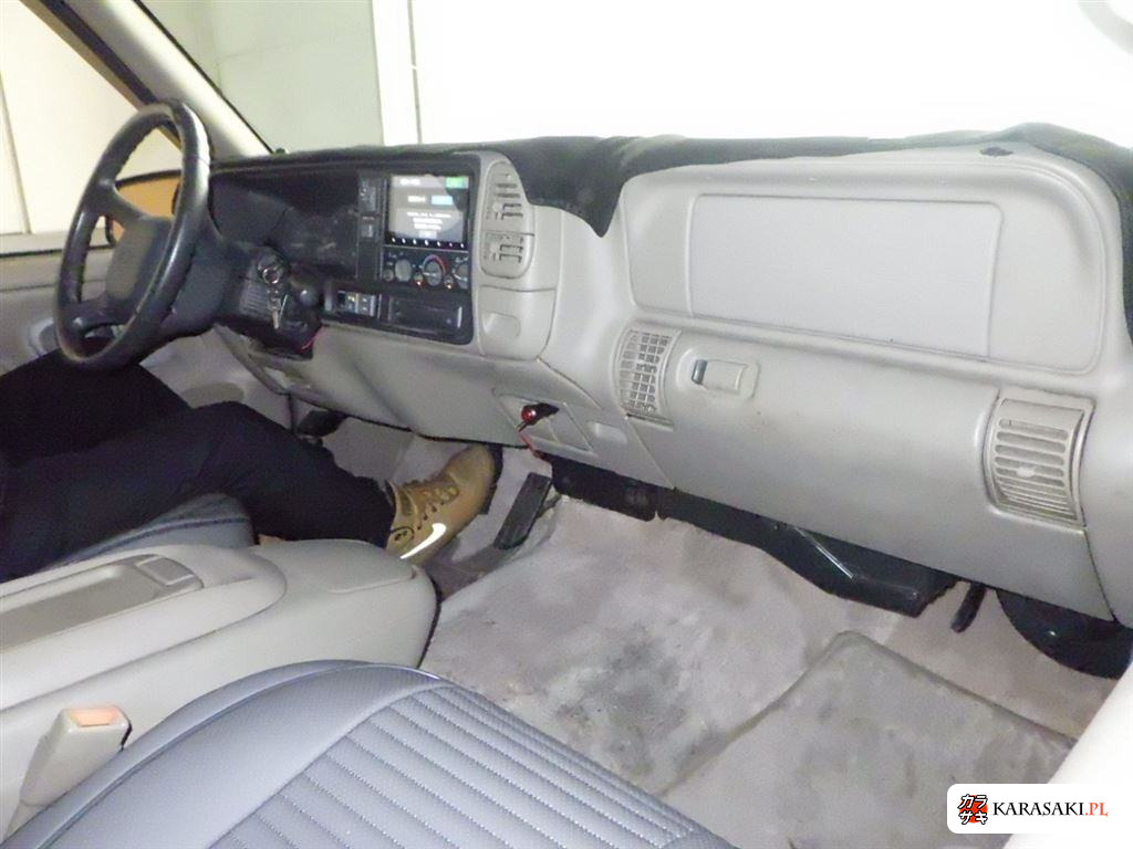 Chevrolet Suburban 2002 z aukcji japońskiej