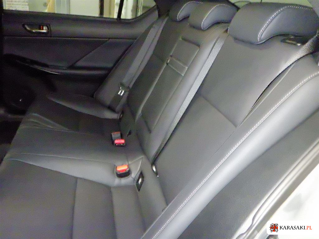2022 Lexus Is 4D 4WD IS300H 6