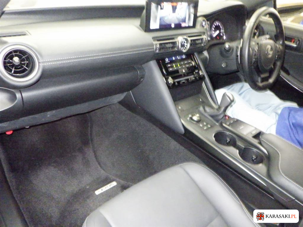 2022 Lexus Is 4D 4WD IS300H 5