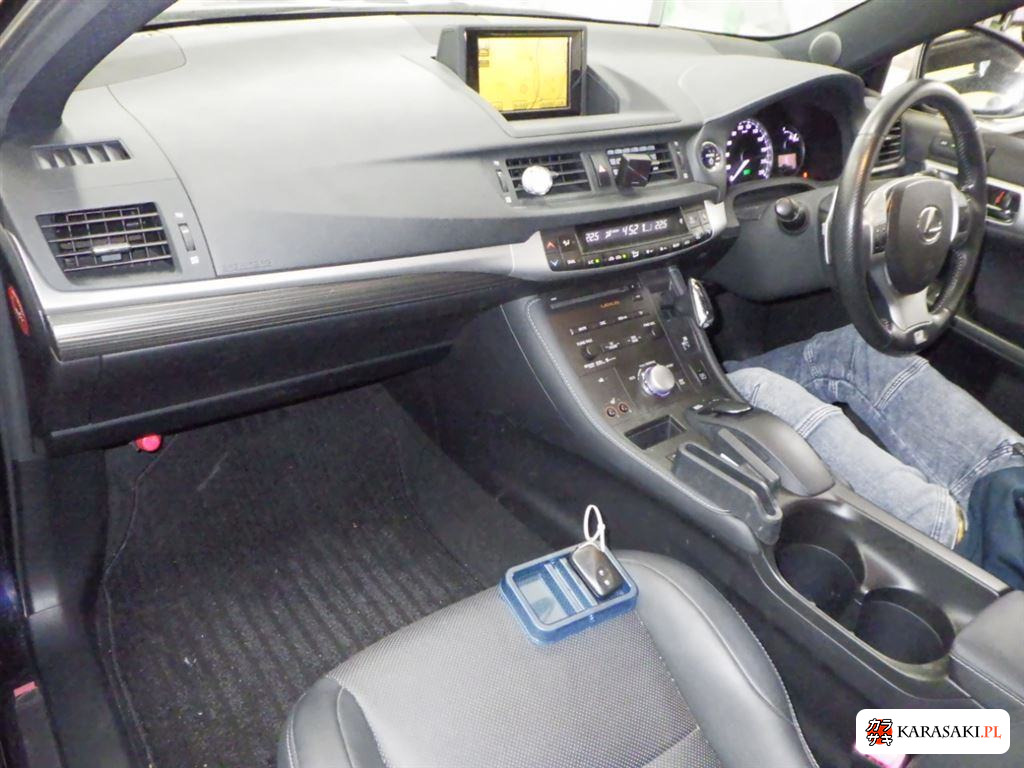 2011 Lexus CT CT200H Version L 4