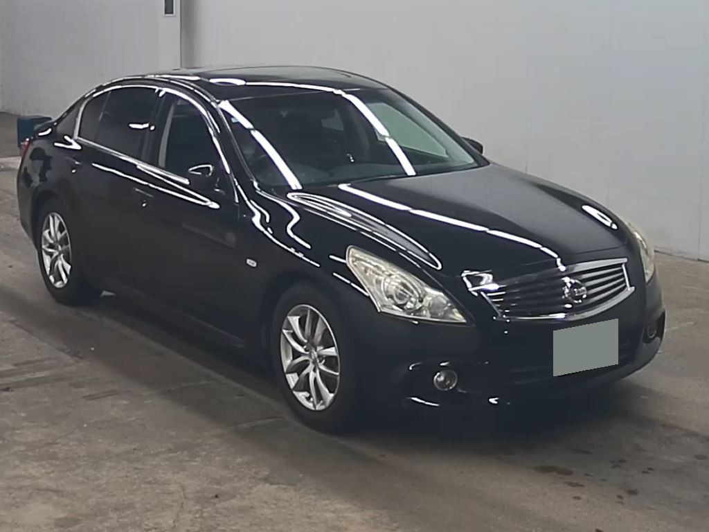 Nissan Skyline 2012 z aukcji japońskiej