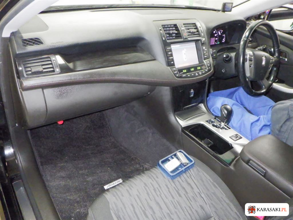 Toyota Crown 2011 z aukcji japońskiej