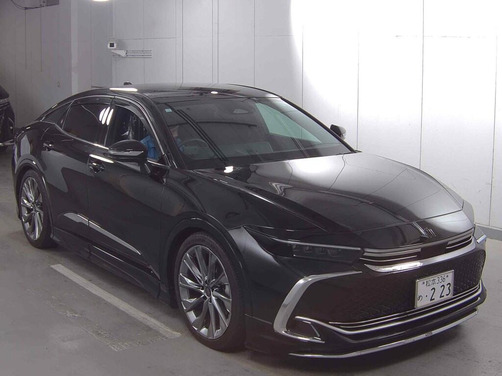 Toyota Crown Crossover 2023 z aukcji japońskiej