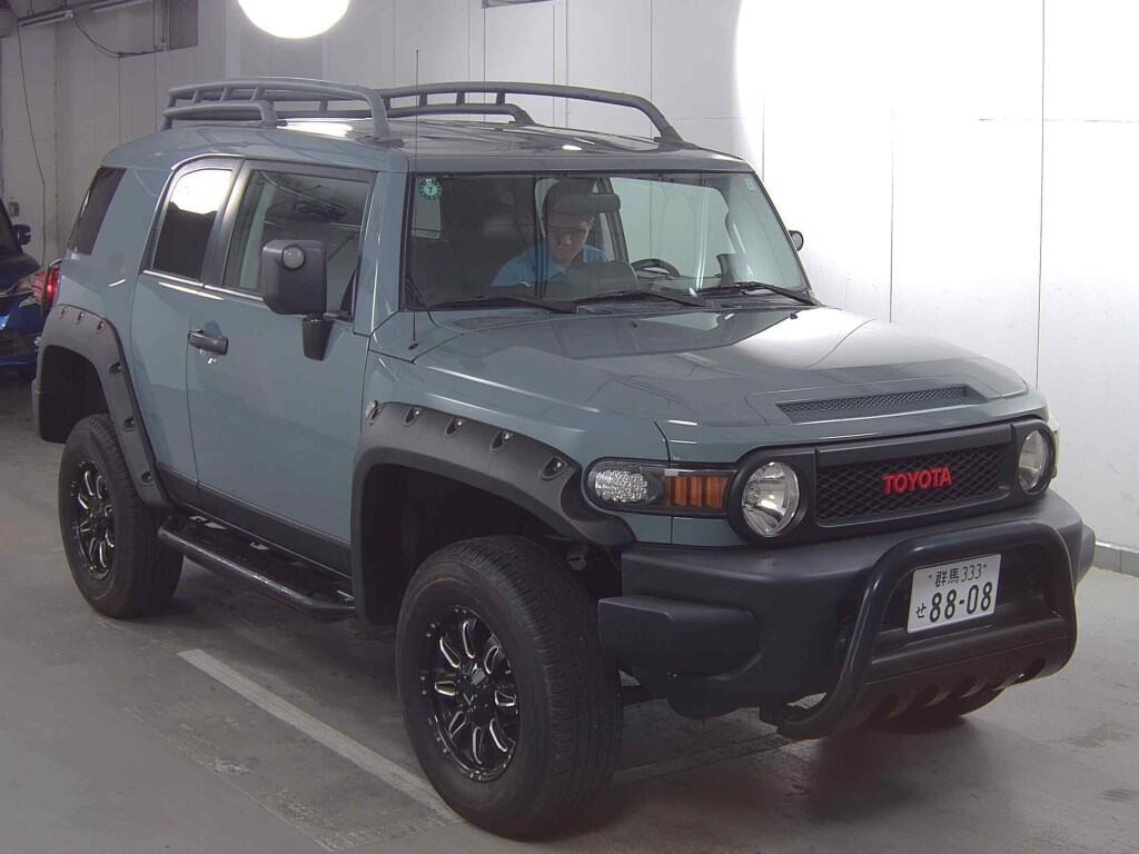 America Toyota FJ Cruiser 2013 z aukcji japońskiej
