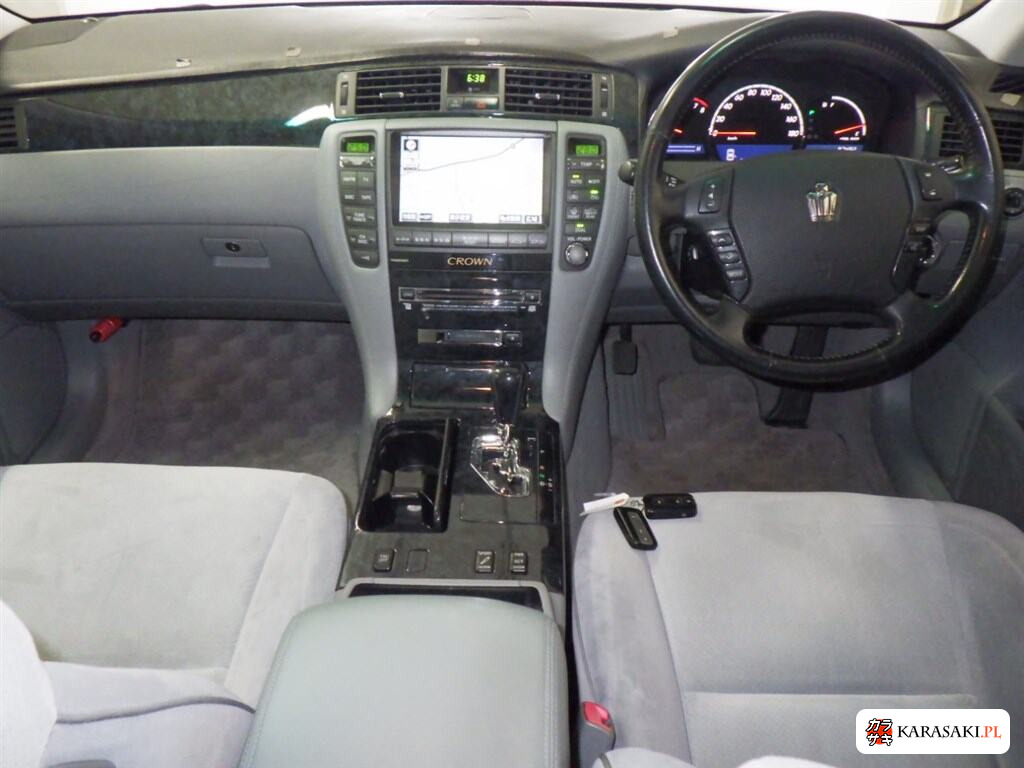 Toyota Crown 2004 z aukcji japońskiej