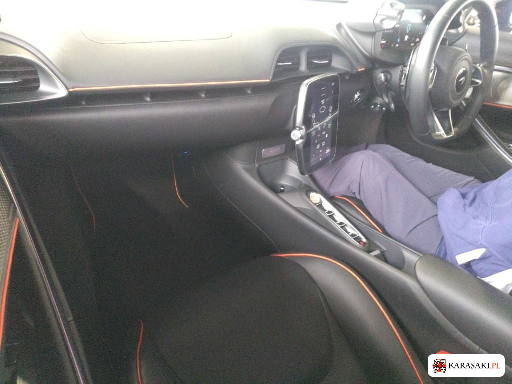 2023 McLaren Artura 5