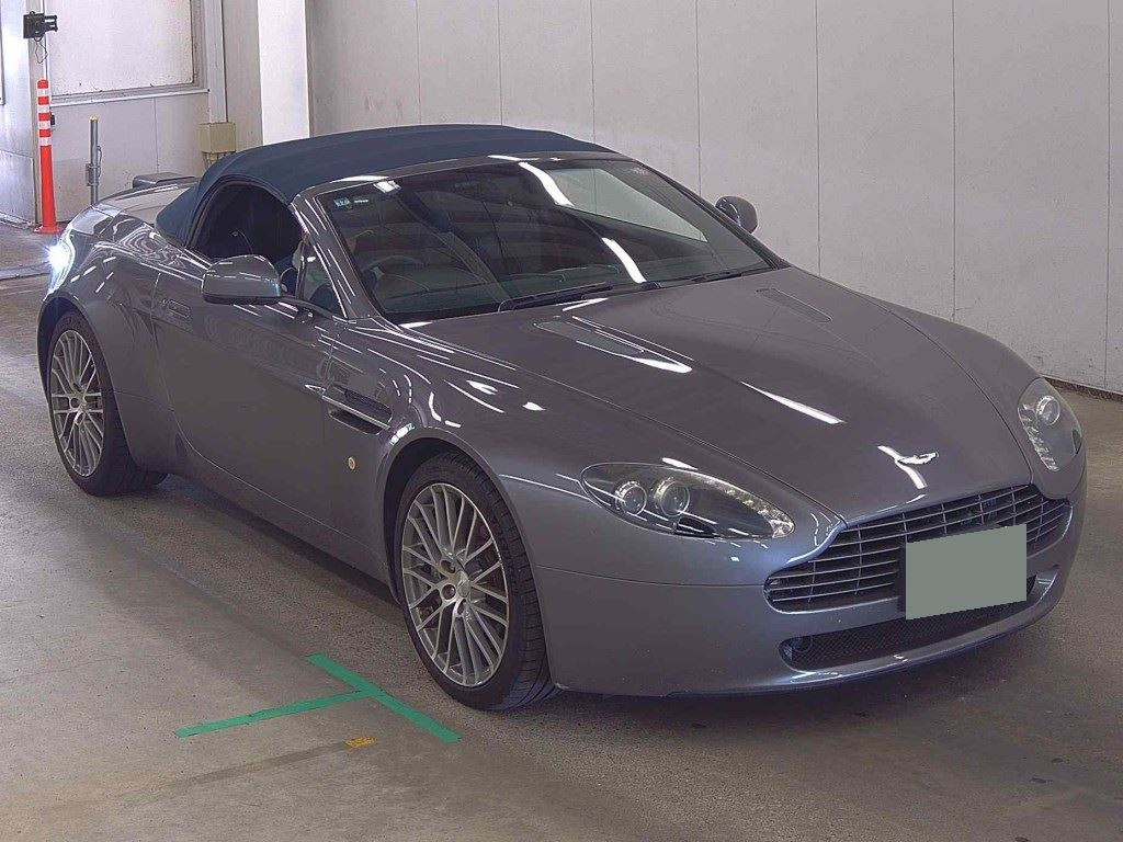 Aston Martin V8 Vantage 2011 z aukcji japońskiej