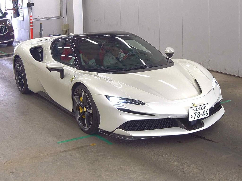 Ferrari SF90 2023 z aukcji japońskiej