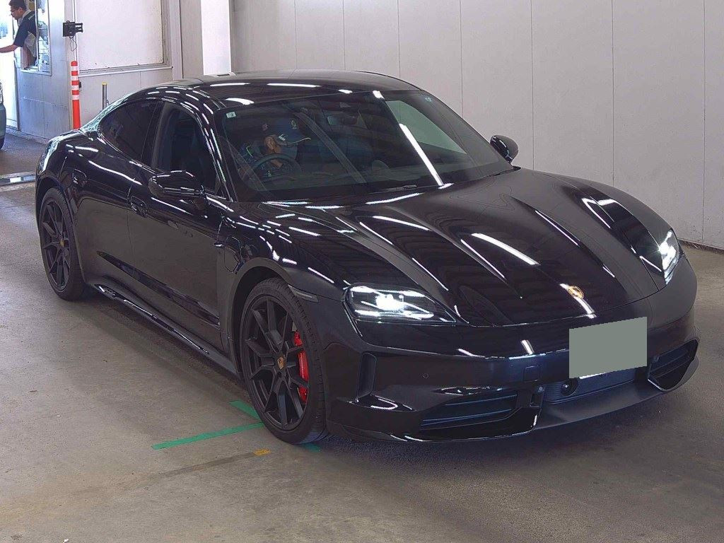 Porsche Taycan 2026 z aukcji japońskiej